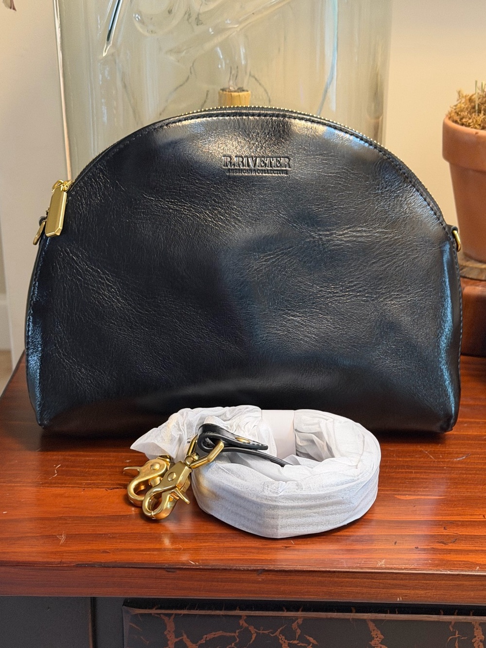 R.RIVETER women’s Hopper Crossbody Bag Black Leather - Picture 8 of 16